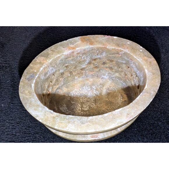 VTG Soap Stone Small Trinket Box Inlaid Mother of Pearl India Kubla Crafts Tan - Picture 5 of 7